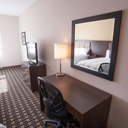 Western Star Inn & Suites Stoughton Δωμάτιο φωτογραφία